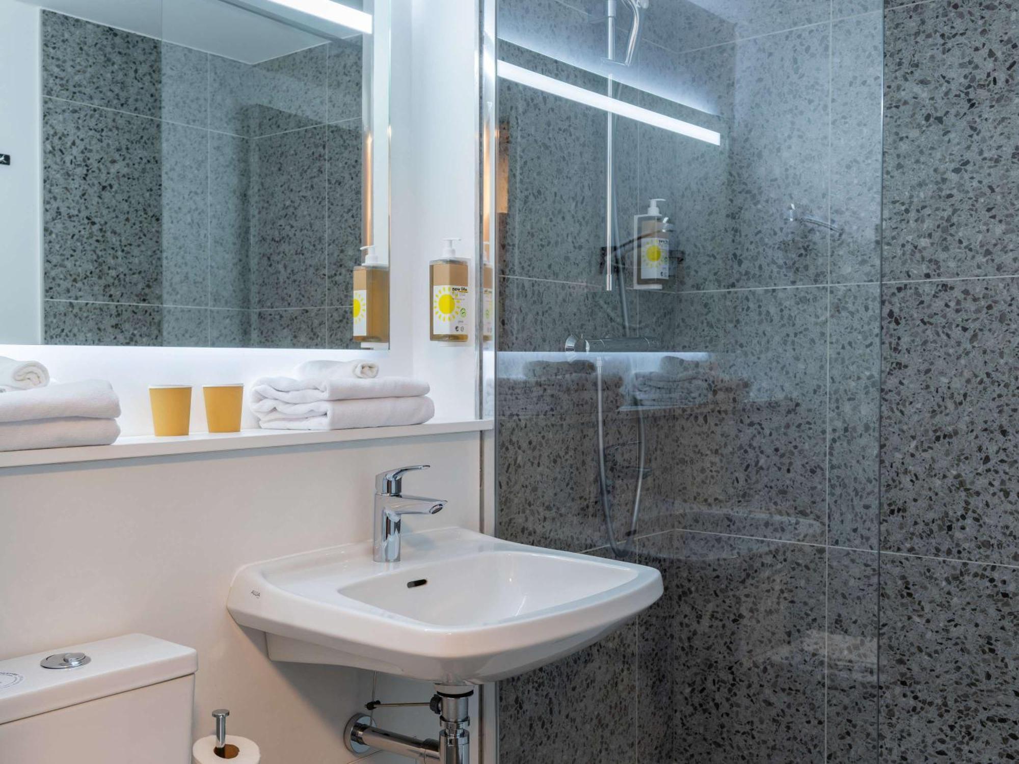 Greet Hotel Châtellerault Dış mekan fotoğraf